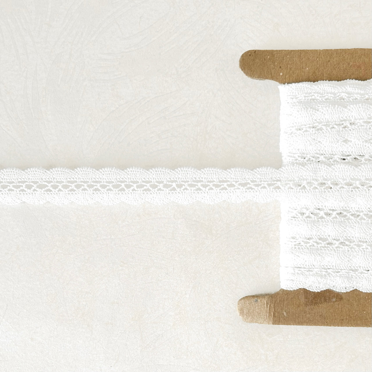 Scalloped_Cluny_Lace