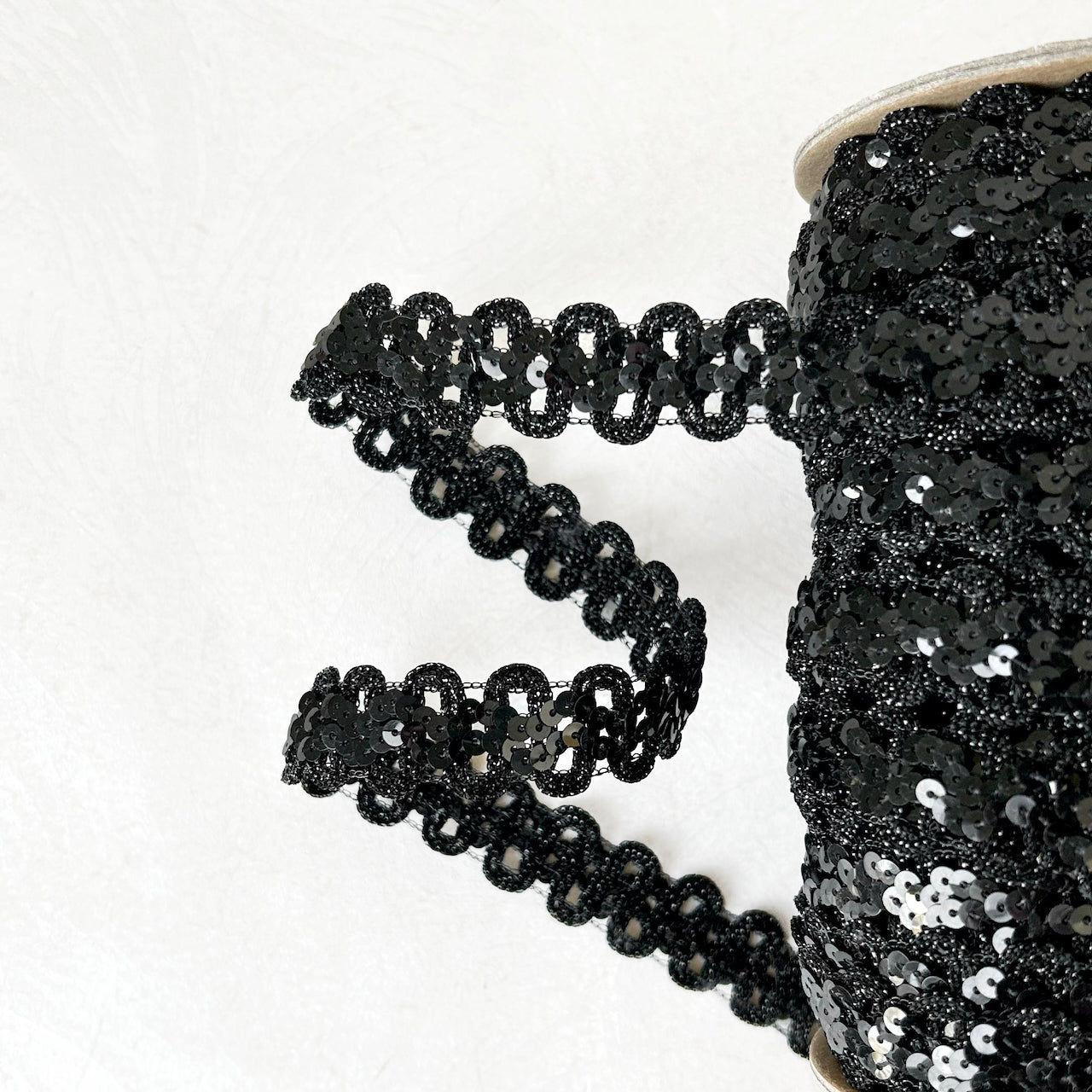 Scalloped_Loop_Sequin_Trim