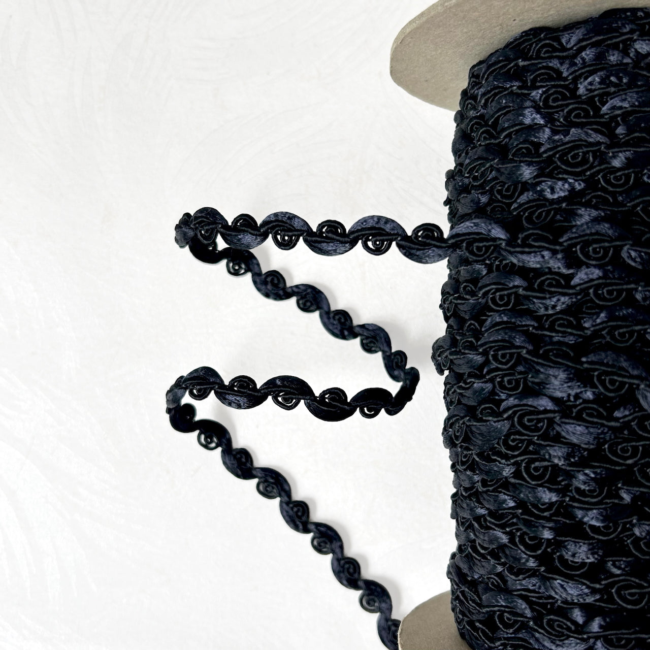 Scalloped_Scroll_Braid