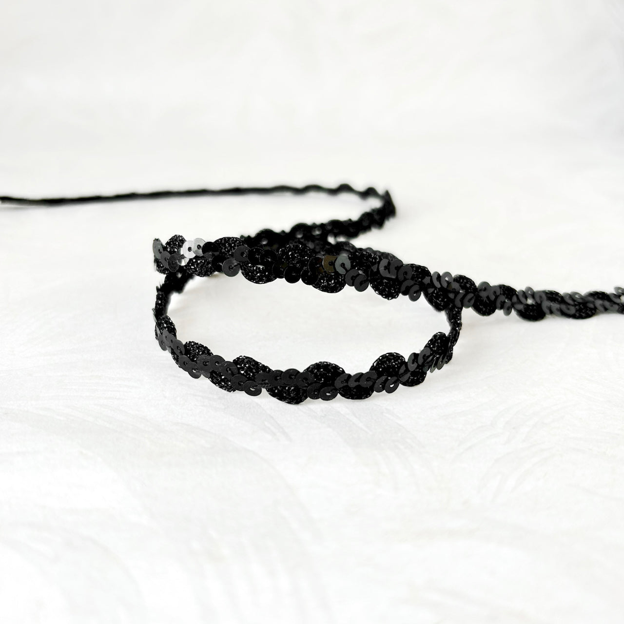 Scalloped_Sequin_Trim