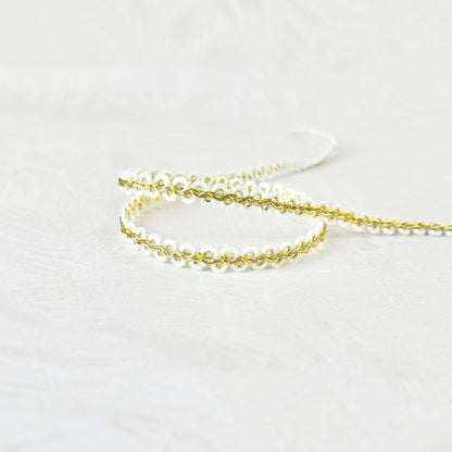 Scrolling_Metallic_Braid