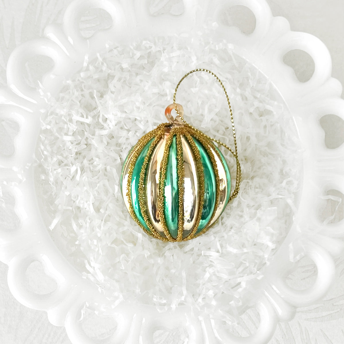 Segmented_Glass_Bauble_Ornament