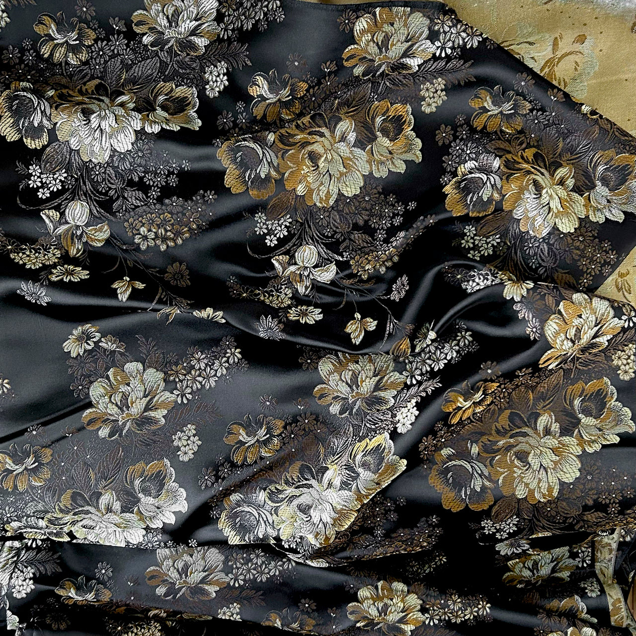 Shiny_Floral_Fabric