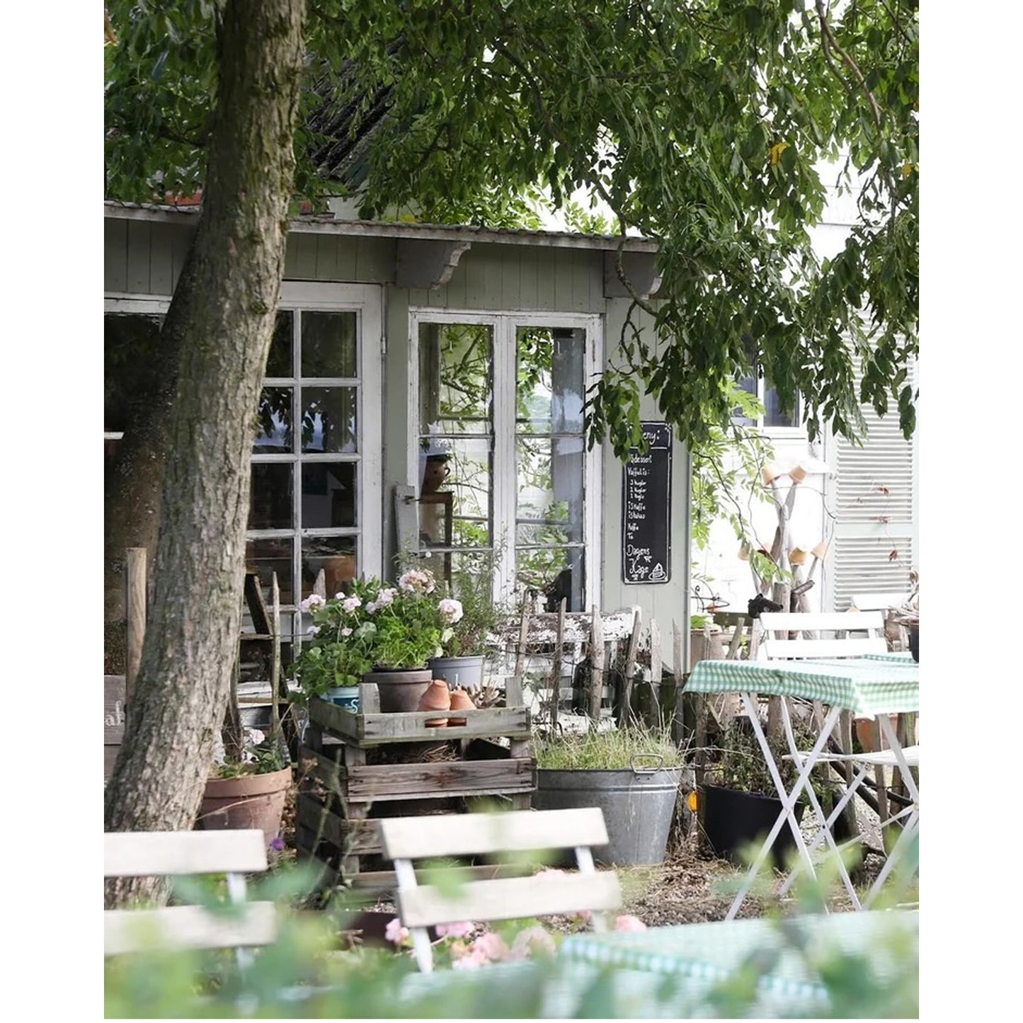 Small Detours - Big Experiences - a Jeanne d'Arc Living Book