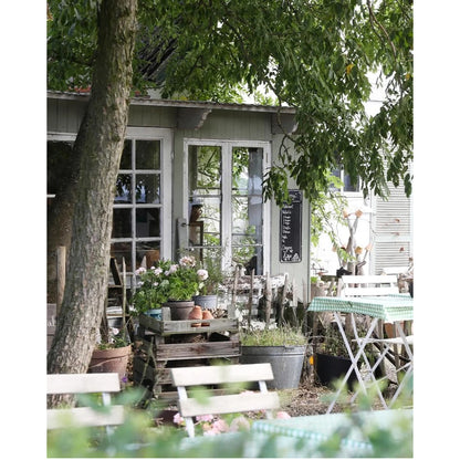 Small Detours - Big Experiences - a Jeanne d'Arc Living Book
