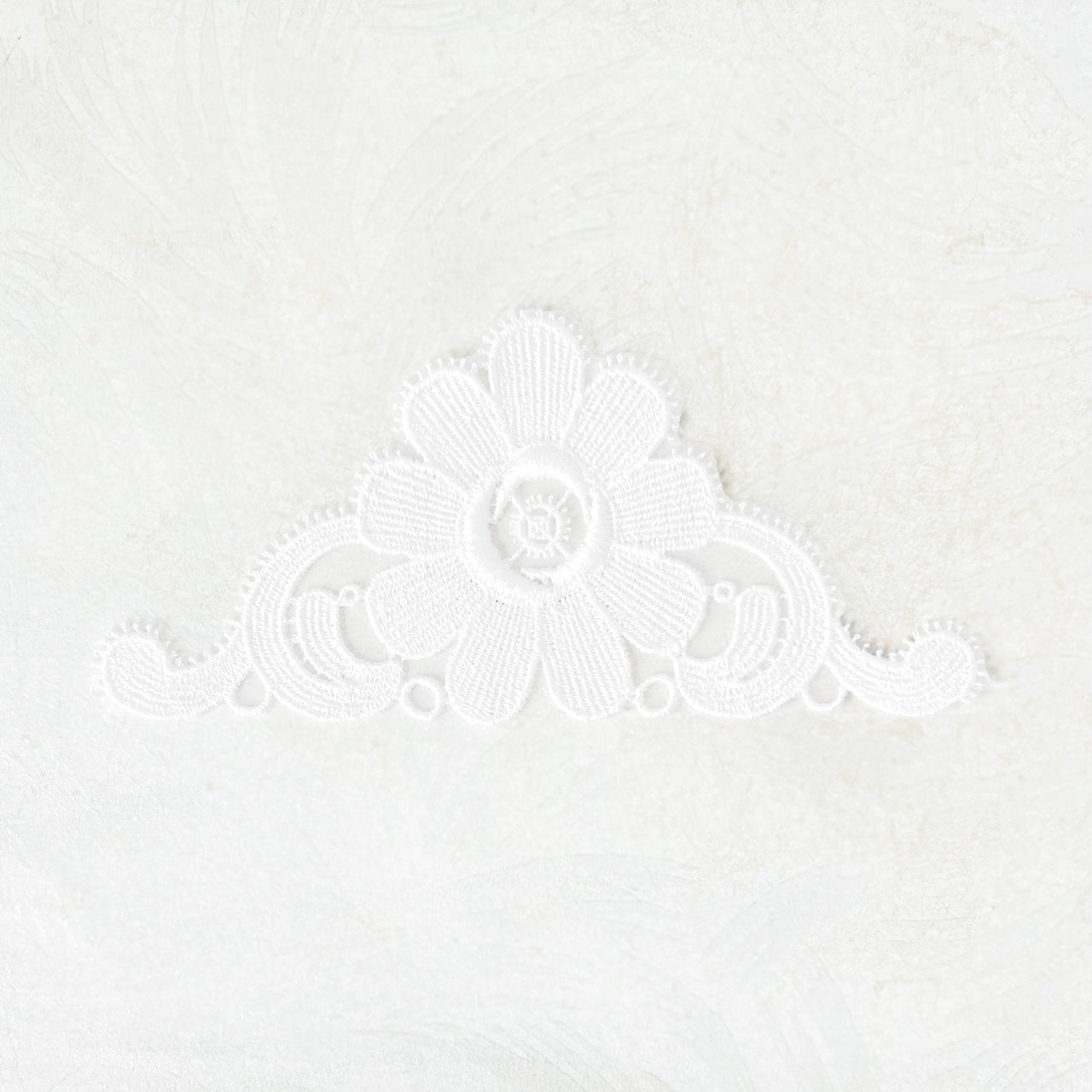 Venice_Lace_Daisy_Applique