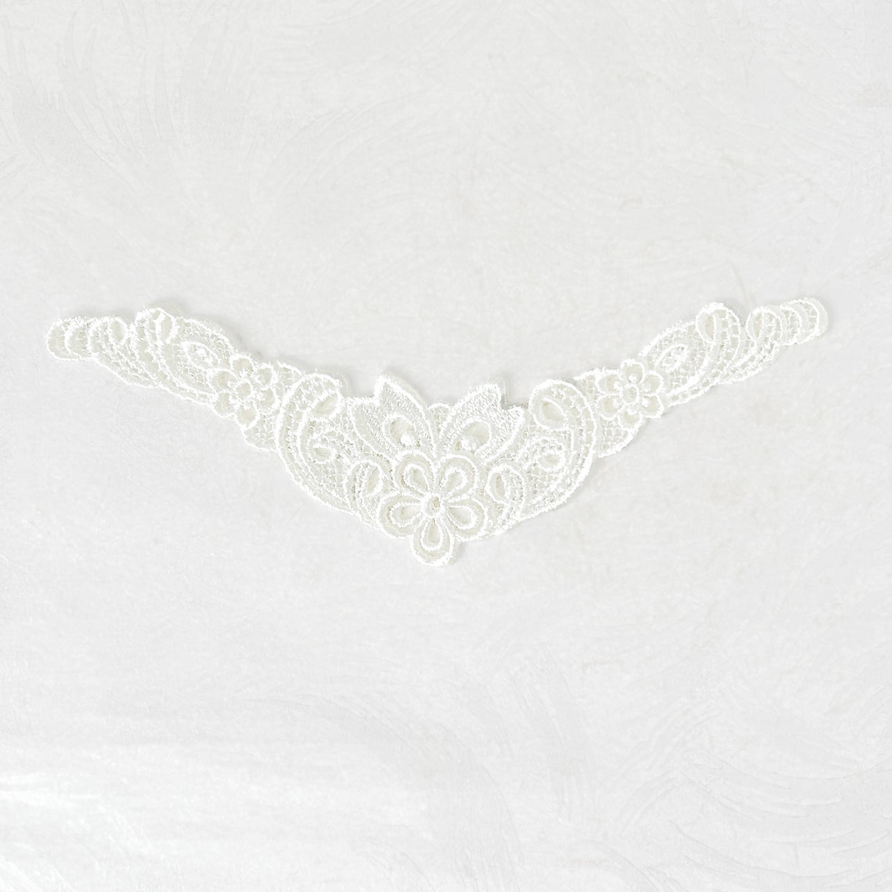 Venice_Lace_V_Shape_Center_Motif_Flowers_Applique