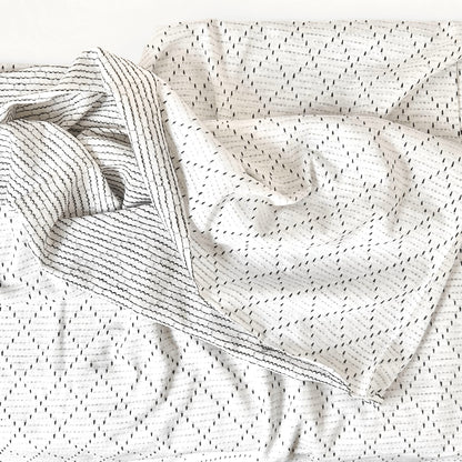 Vintage_Diamond_Pattern_Fabric