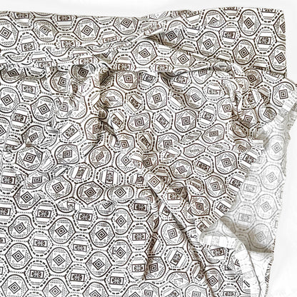 Vintage_Geometric_Pattern_Fabric