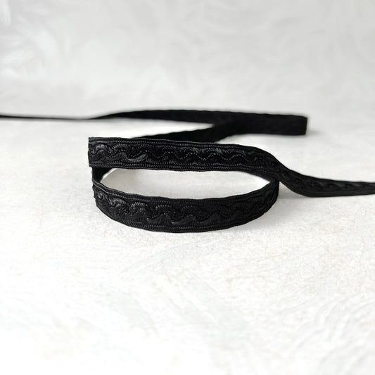 Wavy_Center_Flat_Braid