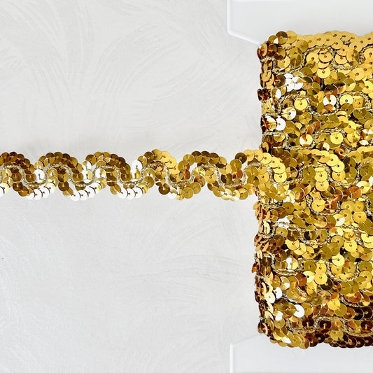 Wavy_Metallic_Gold_Sequin_Trim