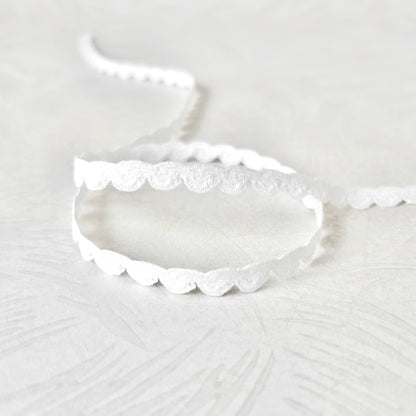 White_Scalloped_Braid