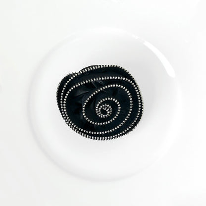 Zipper_Edge_Black_Flower_Brooch