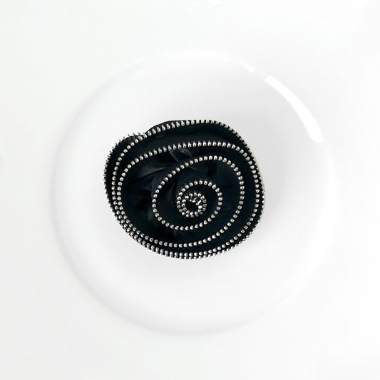 Zipper_Edge_Black_Flower_Brooch