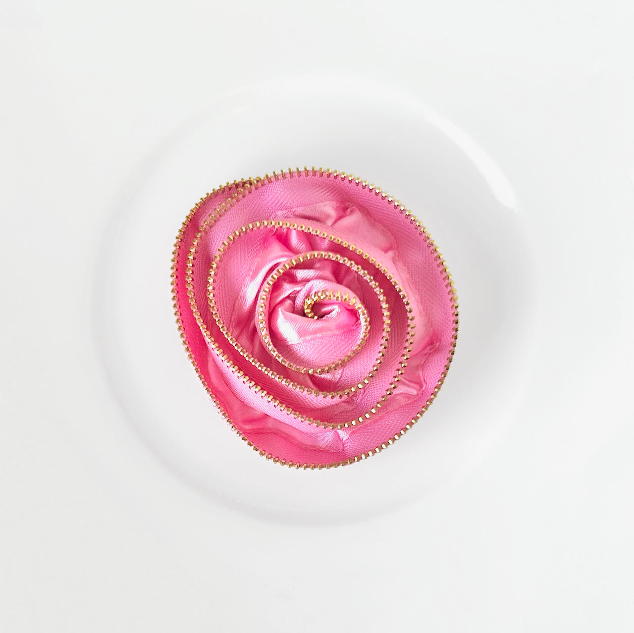 Zipper_Edge_Pink_Flower_Brooch