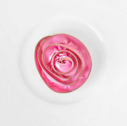 Zipper_Edge_Pink_Flower_Brooch