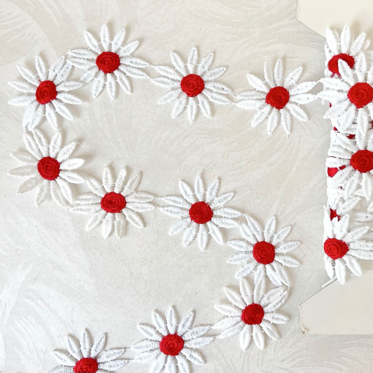     Daisy_Chain_Venice_Lace