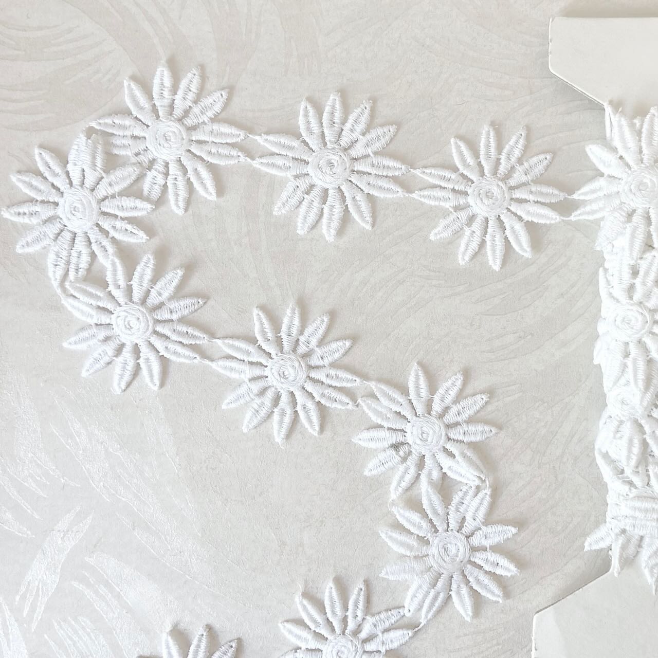     Daisy_Chain_Venice_Lace
