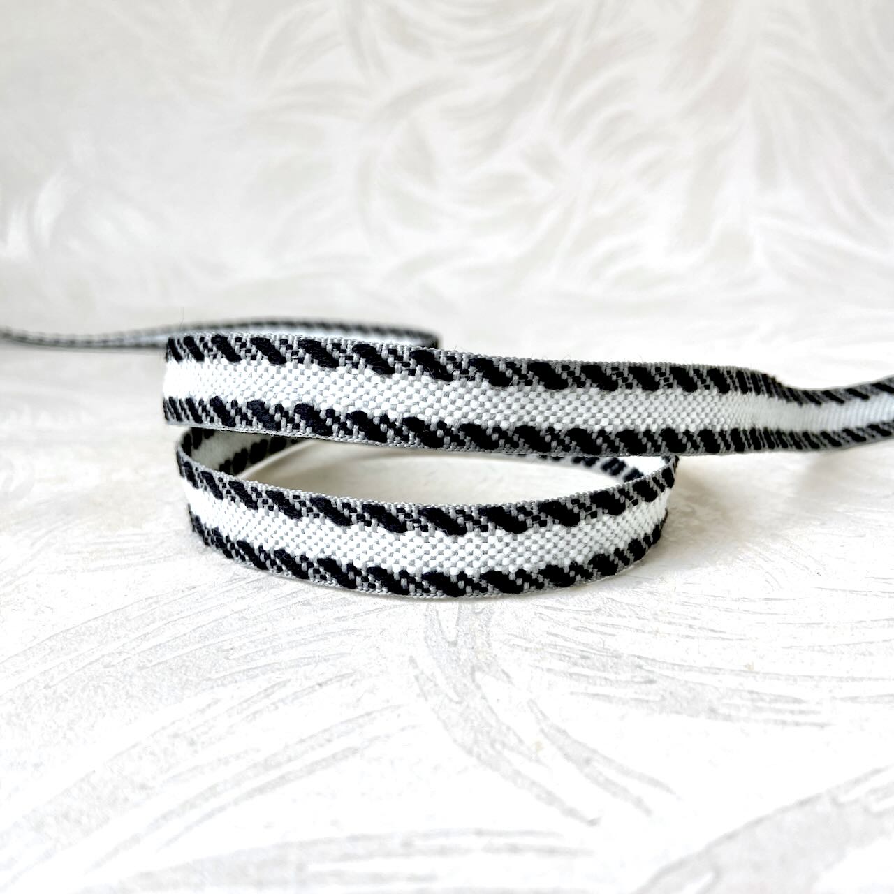     Diagonal_Line_Jacquard_Ribbon