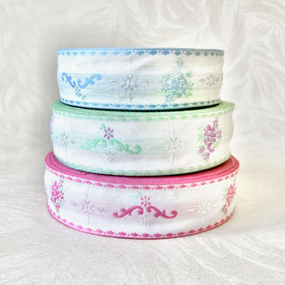     Embroidered_Floral_Bouquet_Ribbon