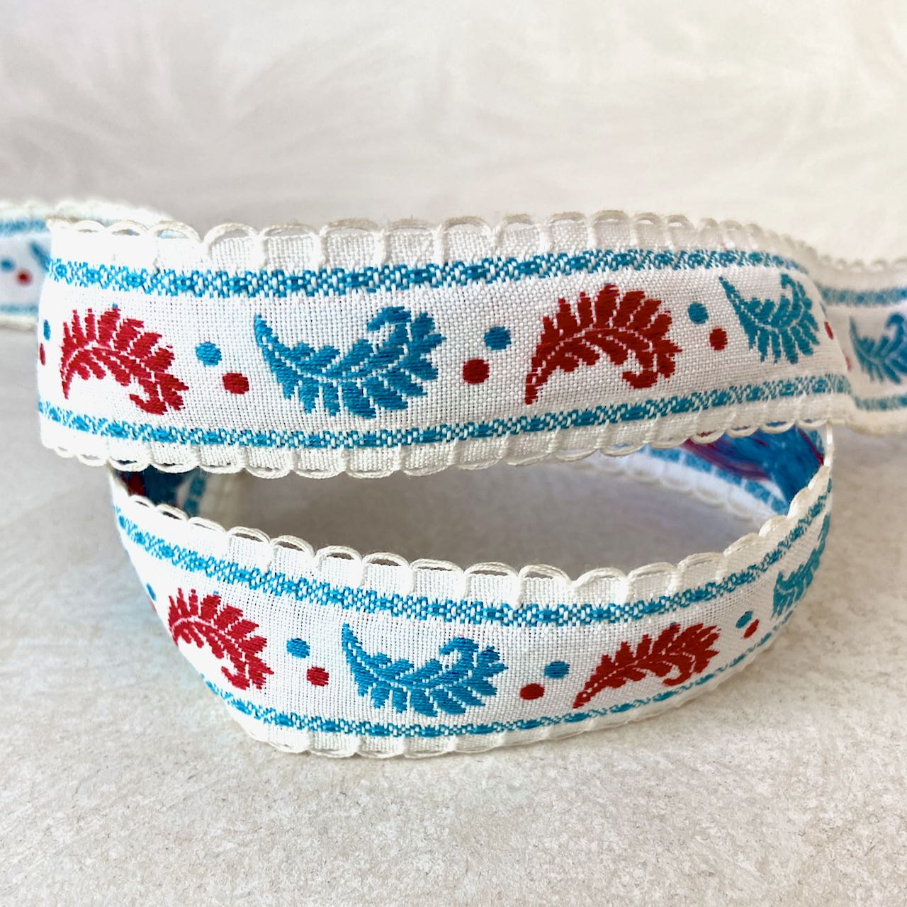 Feather_Jacquard_Ribbon_Blue_Red