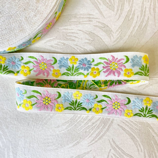     Floral_Bouquet_Jacquard_Ribbon