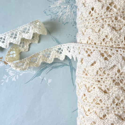     Ivory_Wool_Cluny_Lace