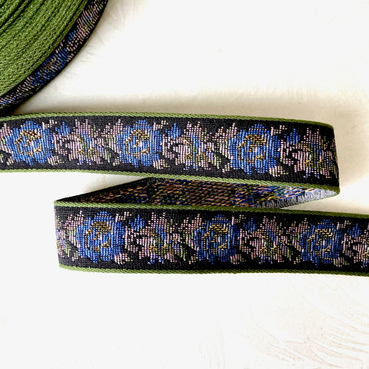     Metallic_Woven_Tapestry_Jacquard_Ribbon