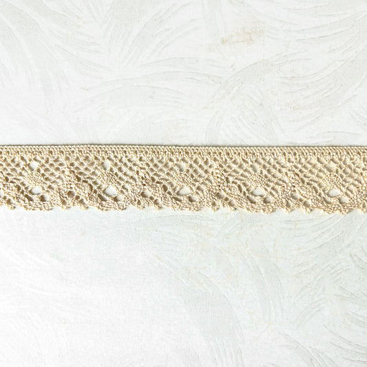    Scalloped_Cluny_Lace