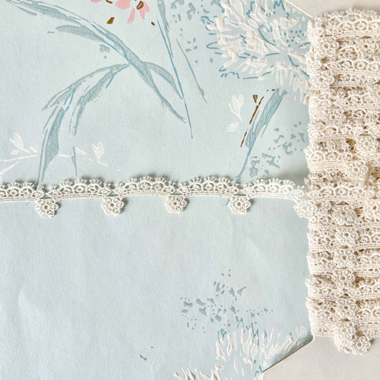     Scalloped_Floral_Venice_Lace