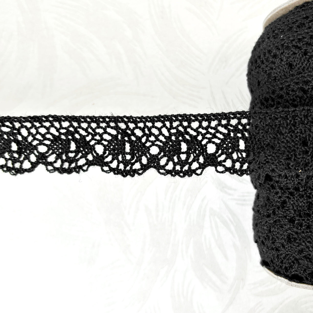     Scalloped_Wool_Cluny_Lace