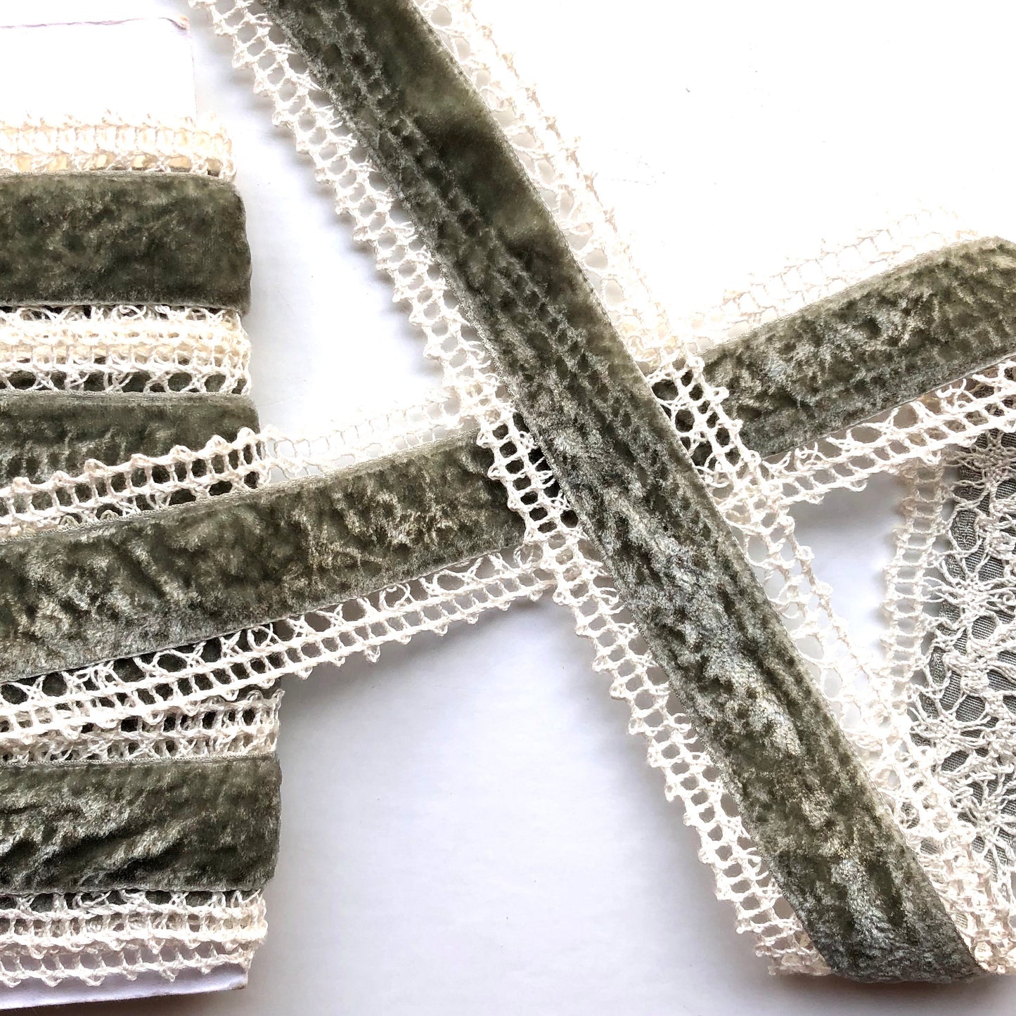 Crushed Velvet & Crochet Lace Ribbon Trim